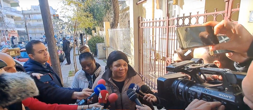 Θεσσαλονίκη: «Την άφησαν να πεθάνει επειδή ήταν μαύρη» – Ξεσπά η μητέρα του 2,5 ετών παιδιού που πέθανε στο βρεφοκομείο