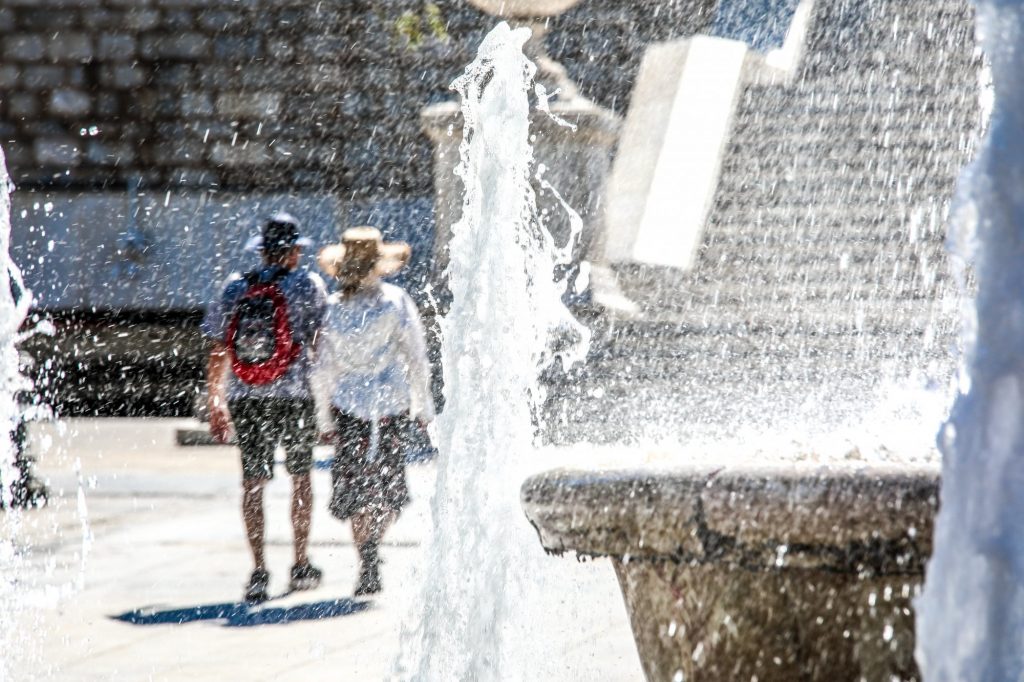 Ηλιόλουστος καιρός με θερμοκρασίες έως 32 βαθμούς και περιορισμένη ορατότητα