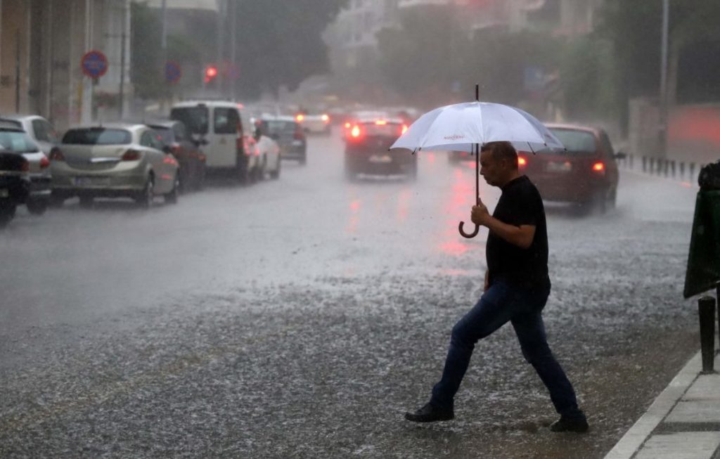 Ραγδαία Επικείμενη Κακοκαιρία στη Χώρα με Ικανές Βροχές και Καταιγίδες